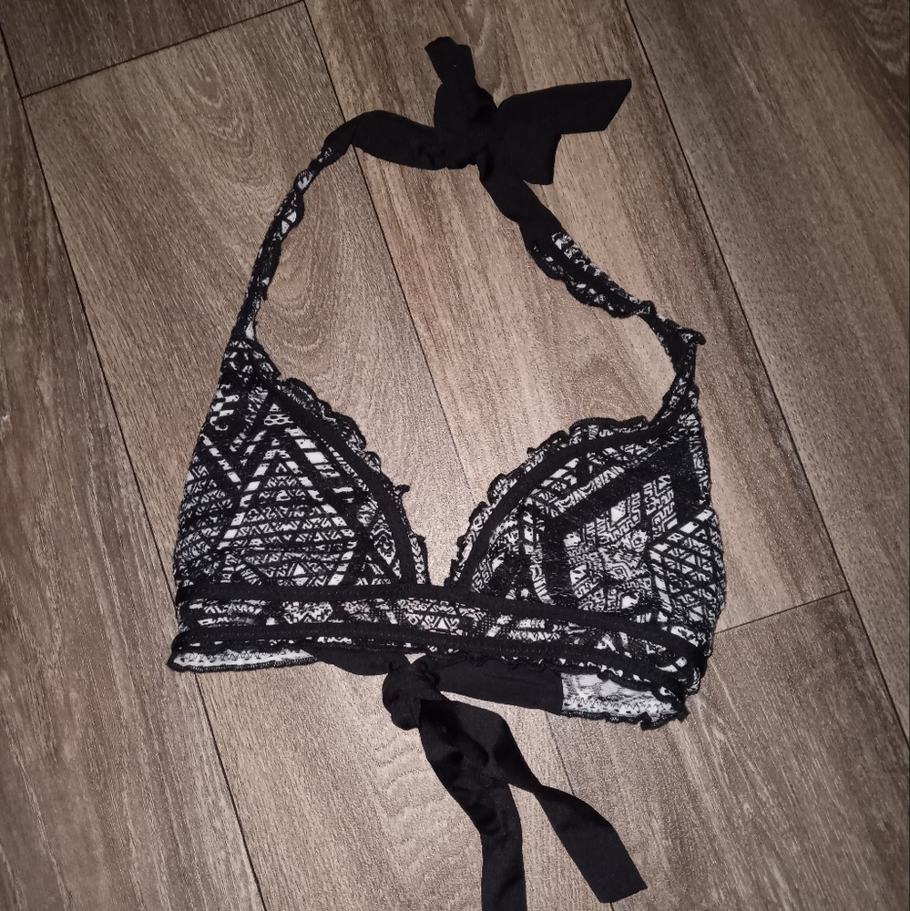 Becca Black and white boho bikini top size small